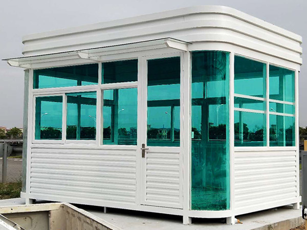 对于钢结构岗亭使用贴膜好还是不贴膜好呢？