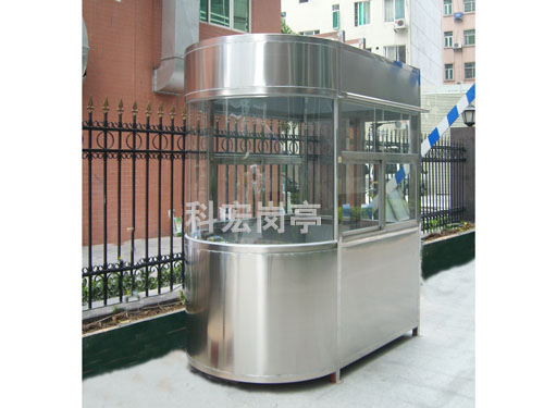 关于不锈钢治安岗亭中间有层隐形保护膜有什么作用？